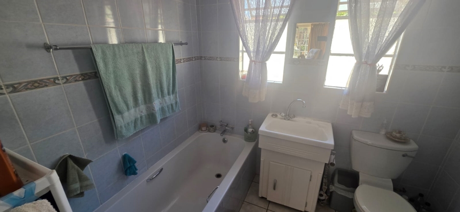 3 Bedroom Property for Sale in Kannoniers Park North West